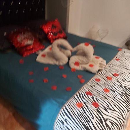 Spabyelleetlui Spa Rouge Ou Bleu Mouscron Bagian luar foto