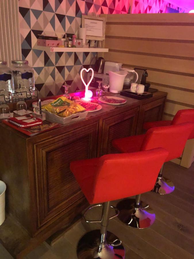 Spabyelleetlui Spa Rouge Ou Bleu Mouscron Bagian luar foto