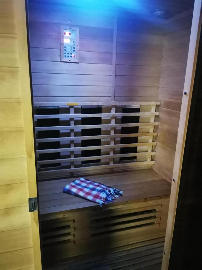 Spabyelleetlui Spa Rouge Ou Bleu Mouscron Bagian luar foto