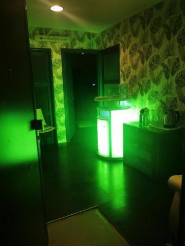 Spabyelleetlui Spa Rouge Ou Bleu Mouscron Bagian luar foto
