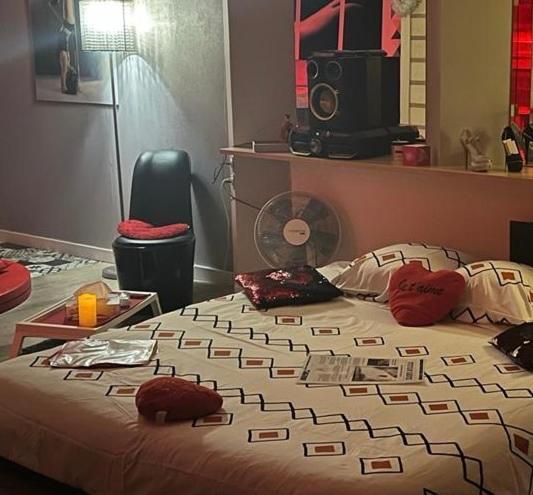Spabyelleetlui Spa Rouge Ou Bleu Mouscron Bagian luar foto