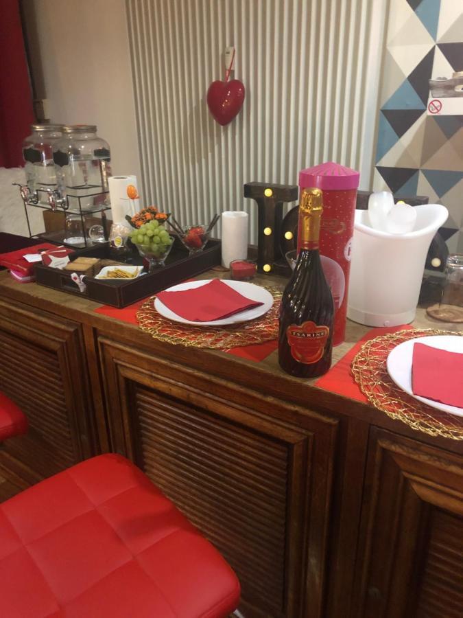Spabyelleetlui Spa Rouge Ou Bleu Mouscron Bagian luar foto