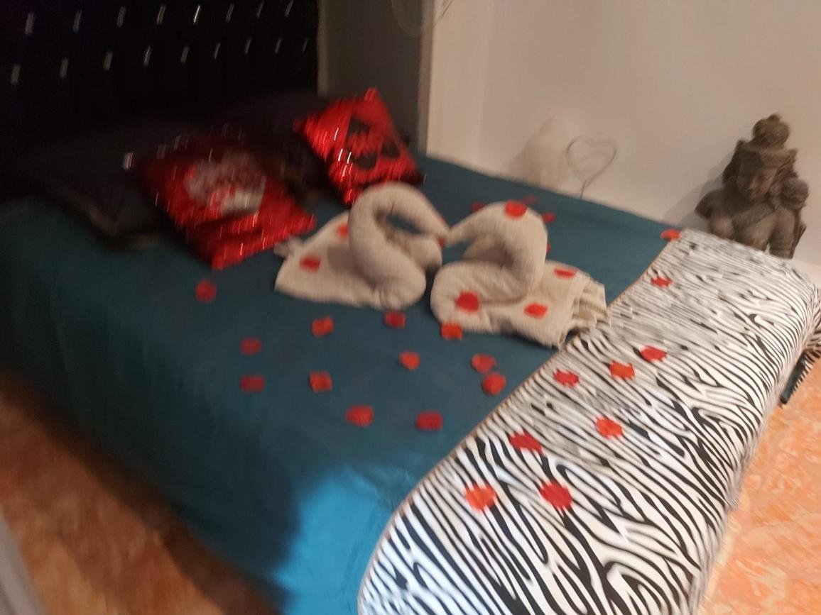 Spabyelleetlui Spa Rouge Ou Bleu Mouscron Bagian luar foto