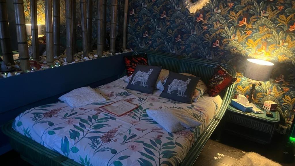 Spabyelleetlui Spa Rouge Ou Bleu Mouscron Bagian luar foto
