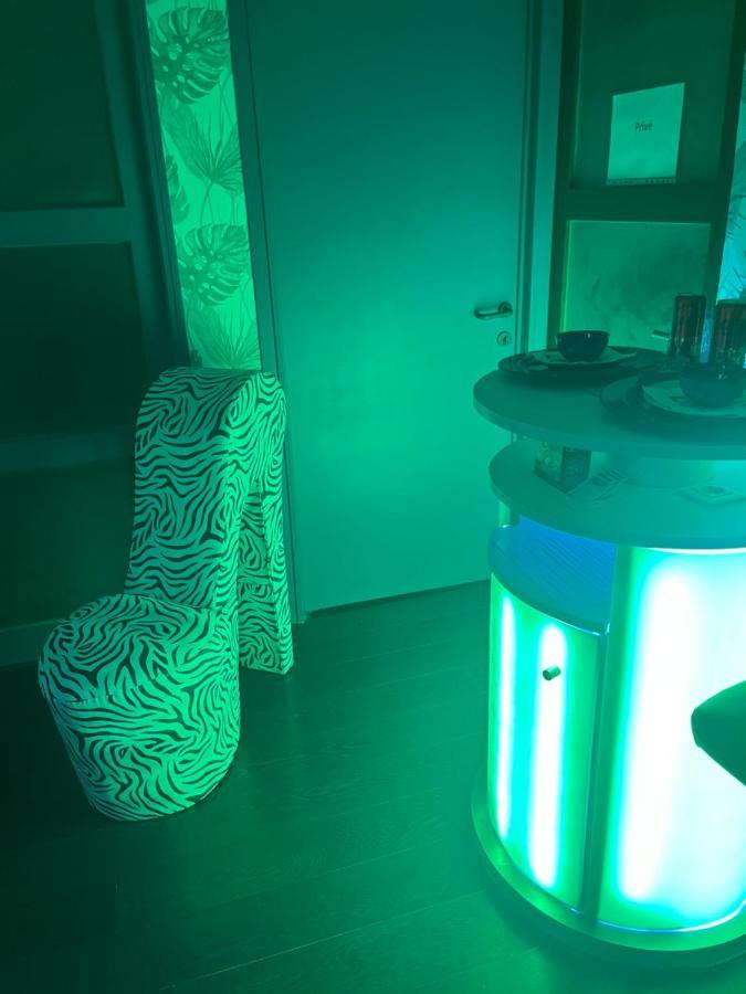 Spabyelleetlui Spa Rouge Ou Bleu Mouscron Bagian luar foto