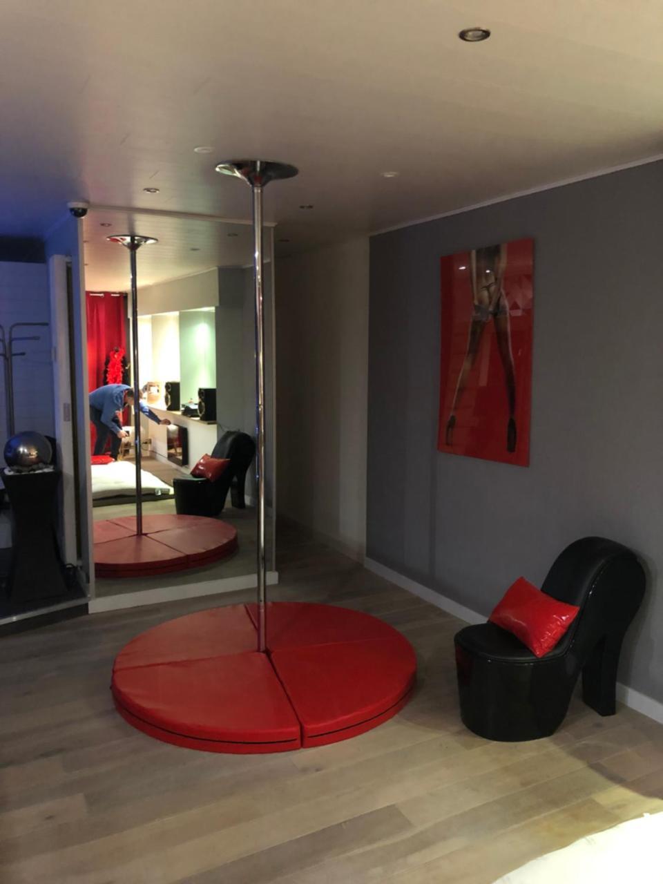 Spabyelleetlui Spa Rouge Ou Bleu Mouscron Bagian luar foto