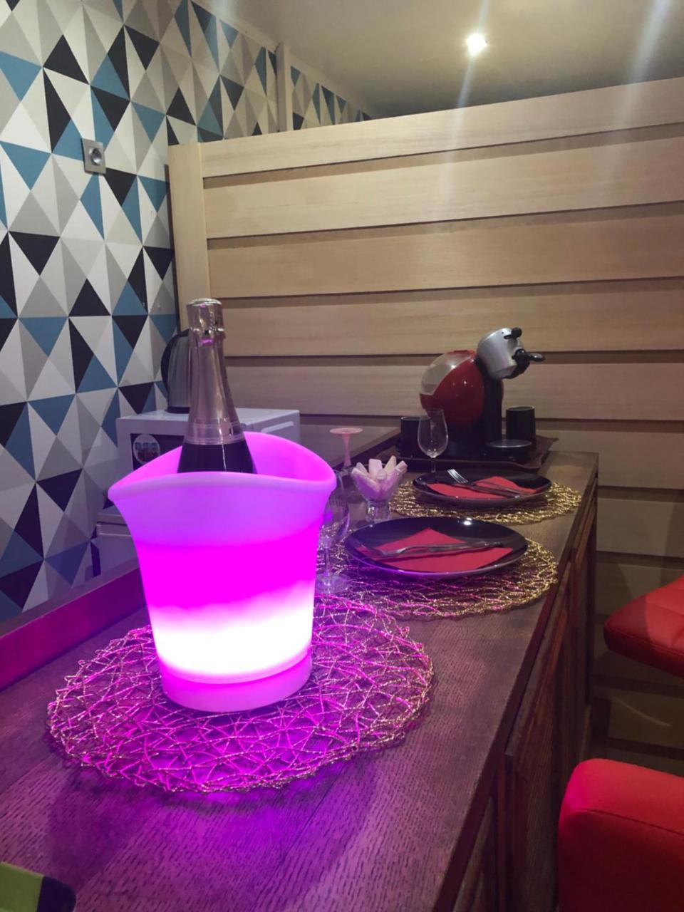 Spabyelleetlui Spa Rouge Ou Bleu Mouscron Bagian luar foto