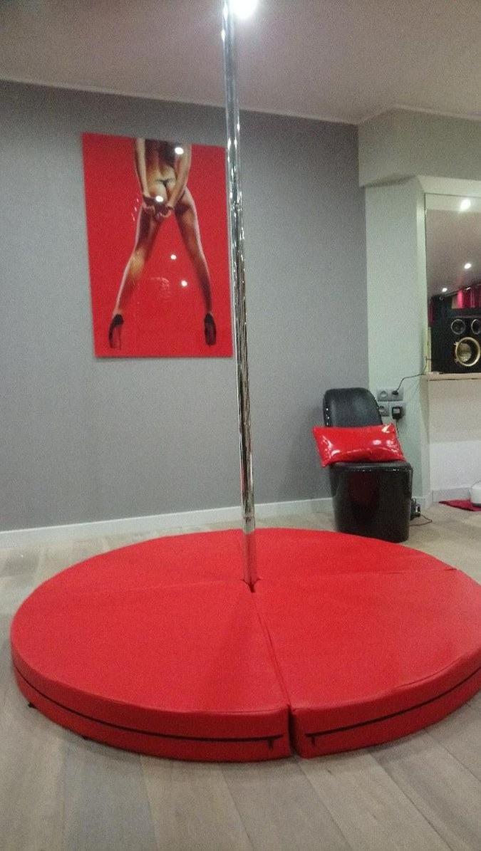 Spabyelleetlui Spa Rouge Ou Bleu Mouscron Bagian luar foto