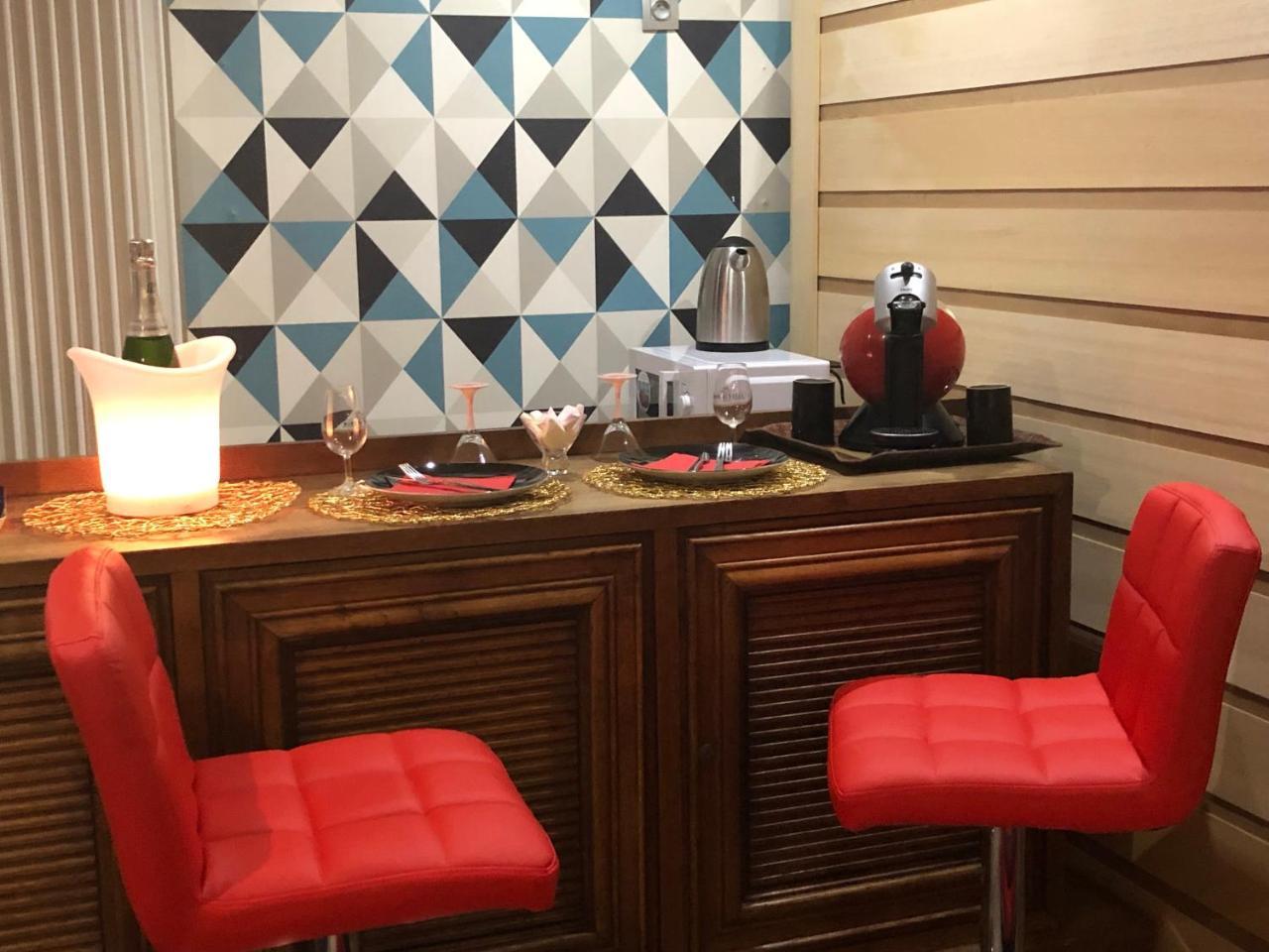 Spabyelleetlui Spa Rouge Ou Bleu Mouscron Bagian luar foto